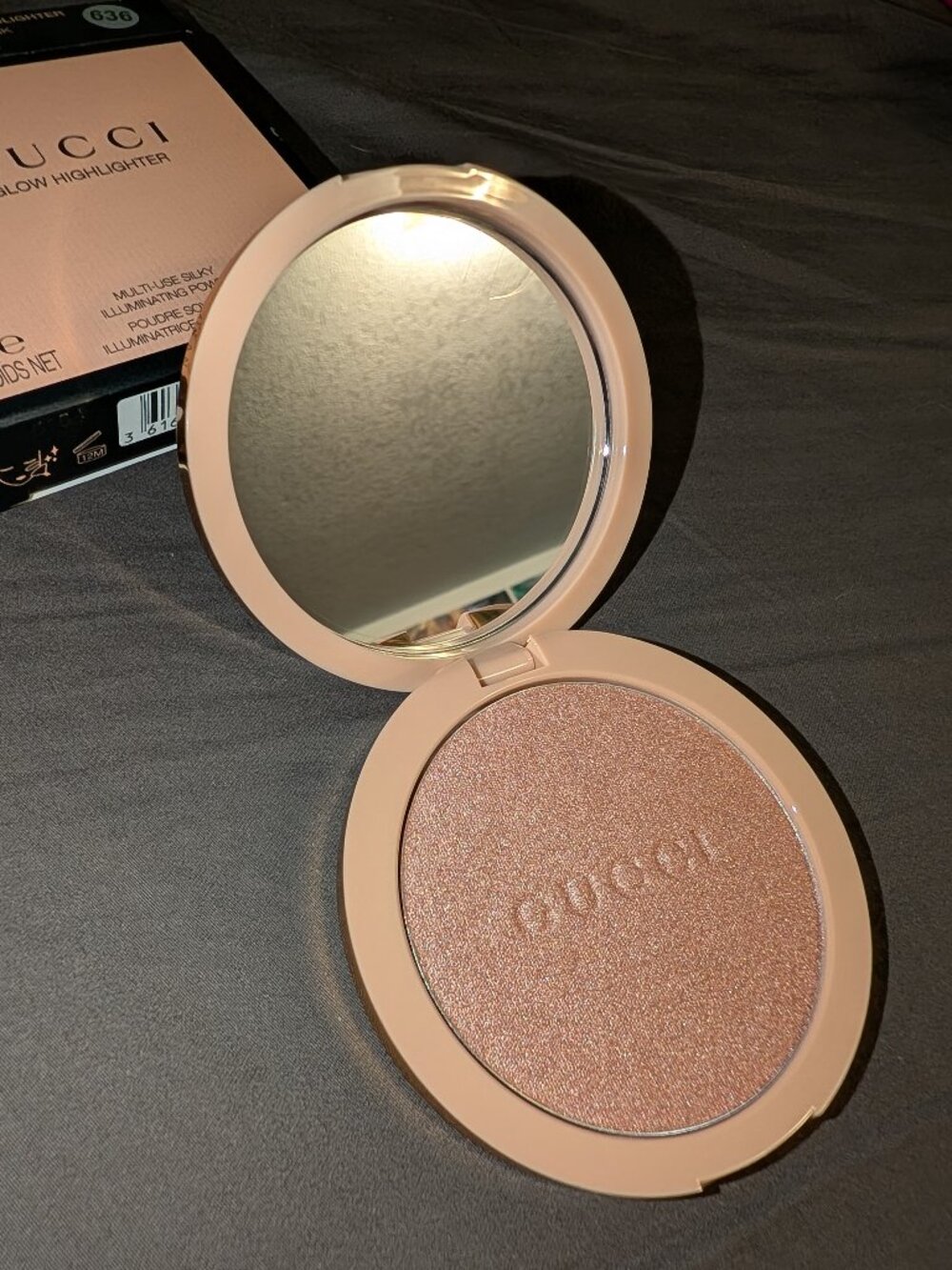 Gucci Glow Highlighter Opal Pink 04
